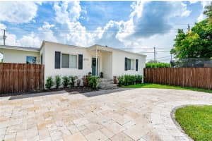 6711 N Waterway Dr Miami, FL 33155 - MLS#A11845738