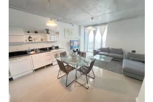 690 Sw 1st Ct 1032, Miami
