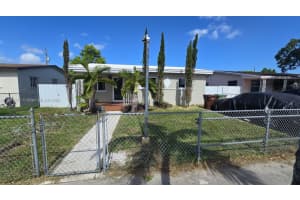 2441 W 10th Ave, Hialeah