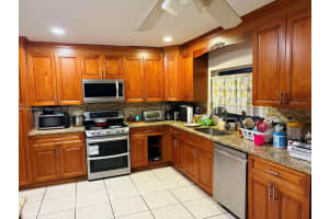 7040 Nw 21st Ct, Sunrise