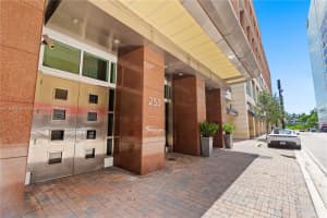 253 Ne 2nd St 228 Miami, FL 33132 - MLS#A11846154