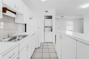 915 8th St, Miami Beach, FL 33139, Sold 08/19/25