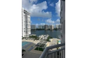 18041 Biscayne Blvd 702, Aventura