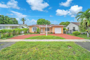 420 SE 3rd St, Hialeah, FL 33010, Sold 09/02/25