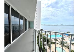7601 E Treasure Dr 1124, North Bay Village