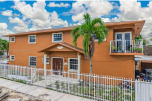 948 E 47th St, Hialeah