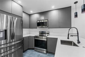 11217 Sw 88th St 202c, Miami