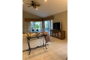 231 W Canterbury Dr W, Palm Beach Gardens, FL 33418 - MLS#A11846579