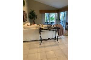 231 W Canterbury Dr W, Palm Beach Gardens, FL 33418 - MLS#A11846579