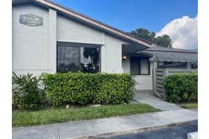 447 Lakeview Drive 5, Weston