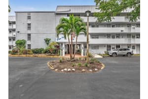 3725 Ne 169th St 407, North Miami Beach