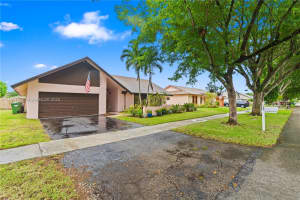 2401 Nw 101st Ter Pembroke Pines, FL 33026 - MLS#A11846718