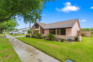 2401 Nw 101st Ter Pembroke Pines, FL 33026 - MLS#A11846718