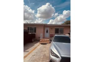 250 E 17th St, Hialeah