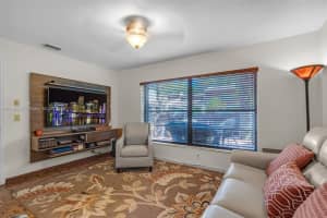 3339 Oak Dr Hollywood, FL 33021 - MLS#A11846965