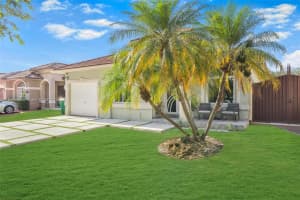 8041 NW 200th Ter, Hialeah, FL 33015 - MLS#A11846996