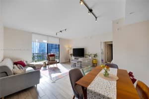 999 Sw 1st Ave 1417, Miami