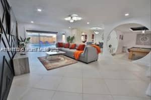 8651 Sunset Strip, Sunrise