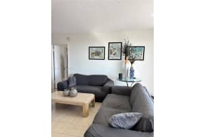 427 Golden Isles Dr 12b, Hallandale Beach