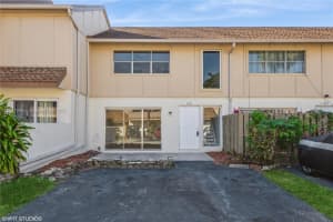 835 Nw 81st Ter 7, Plantation