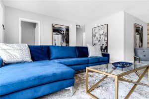 560 Ne 161st St, Miami