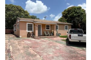 8621 Nw 35th Ct, Miami