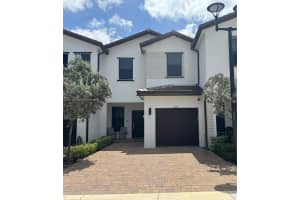 227 Sw 159th Ter 227 Pembroke Pines, FL 33027 - MLS#A11847566