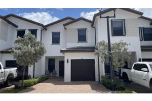 227 Sw 159th Ter 227 Pembroke Pines, FL 33027 - MLS#A11847566