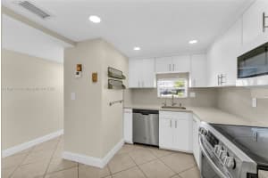 681 S Hollybrook Dr 109 Pembroke Pines, FL 33025 - MLS#A11847616