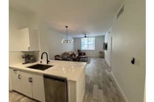 630 S Sapodilla Ave 104 West Palm Beach, FL 33401 - MLS#A11847639