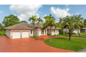 424 Bayberry Dr, Plantation