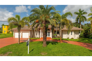 424 Bayberry Dr Plantation, FL 33317 - MLS#A11847664