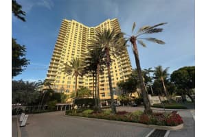 19501 W Country Club Dr 1712, Aventura