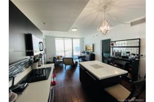 90 SW 3rd St 2807, Miami, FL 33130 - MLS#A11847681