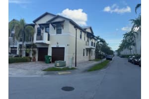 10476 NW 61st St, Doral, FL 33178 - MLS#A11847684