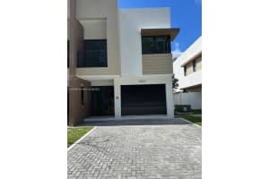 5571 W Oak Way, Dania Beach