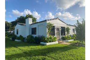 690 Ne 118th St, Biscayne Park