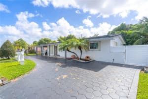 6975 W 10th Ct, Hialeah
