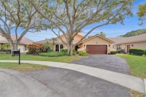 9682 Ridgecrest Ct, Davie