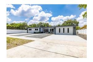 19810 Ne 22nd Av, Miami