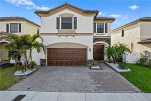 8776 W 33rd Ave, Hialeah