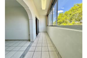 1555 W 44th Pl 327, Hialeah, FL 33012 - MLS#A11847879