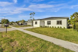 7806 Nw 68th Ave Tamarac, FL 33321 - MLS#A11847951