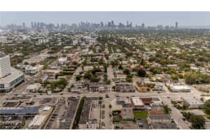 2921 Sw 10th St 23, Miami
