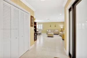 6851 S Miami Lakeway, Miami Lakes