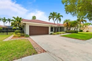 1720 Lakeshore Dr, Weston