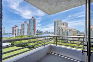 3300 Ne 191st St 1213, Aventura