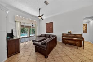 704 Lake Blvd Weston, FL 33326 - MLS#A11848466