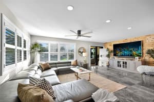 372 Golfview Rd 201, North Palm Beach