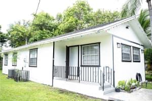 2160 Nw 45th St, Miami